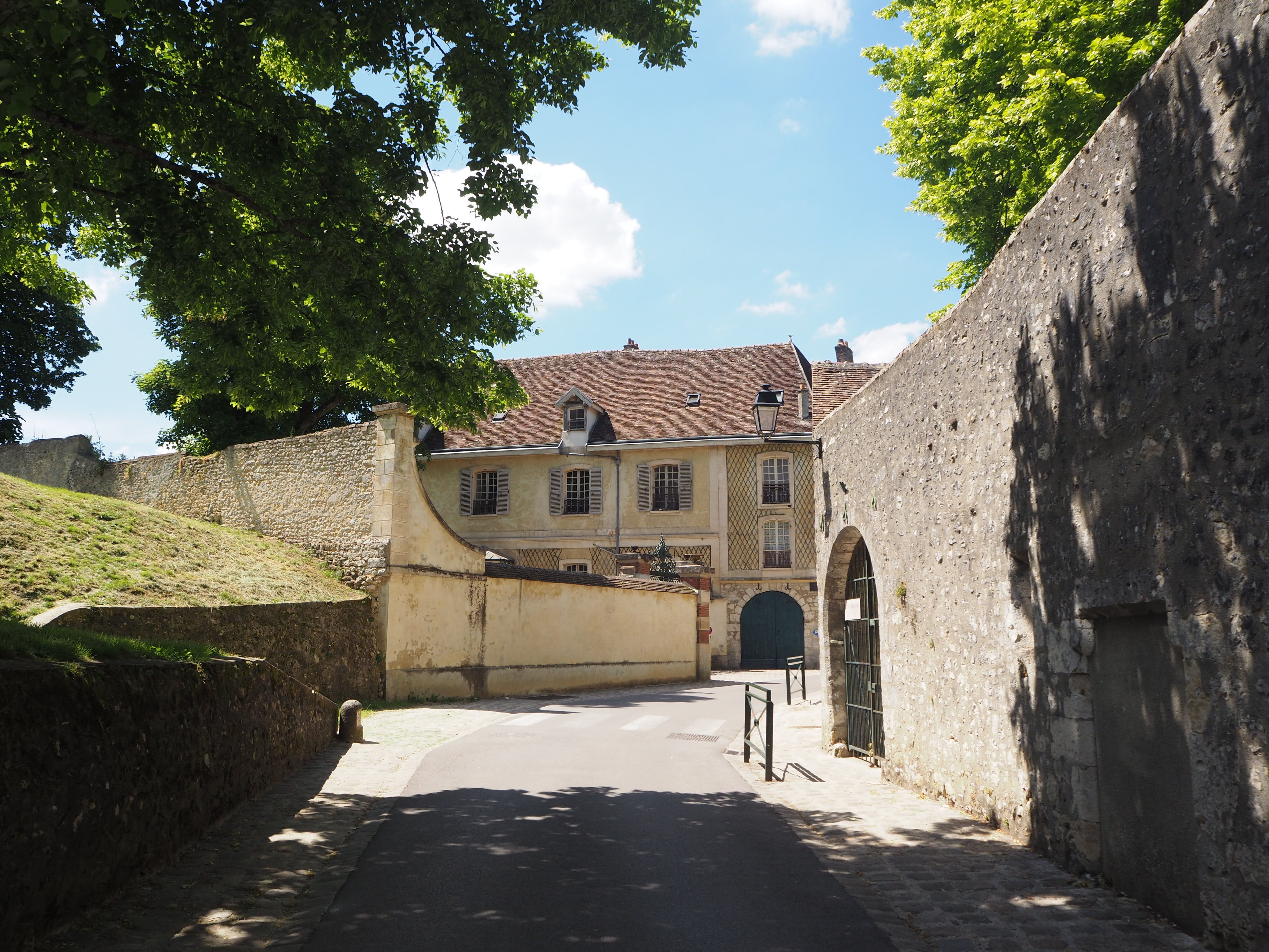 provins medieval streets